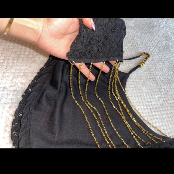 Open Chain Back Black Crop Top - Picture 3 of 4